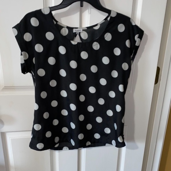 Back keyhole top Polka Dot cut out back boutique top New w/o tags! - Picture 1 of 6